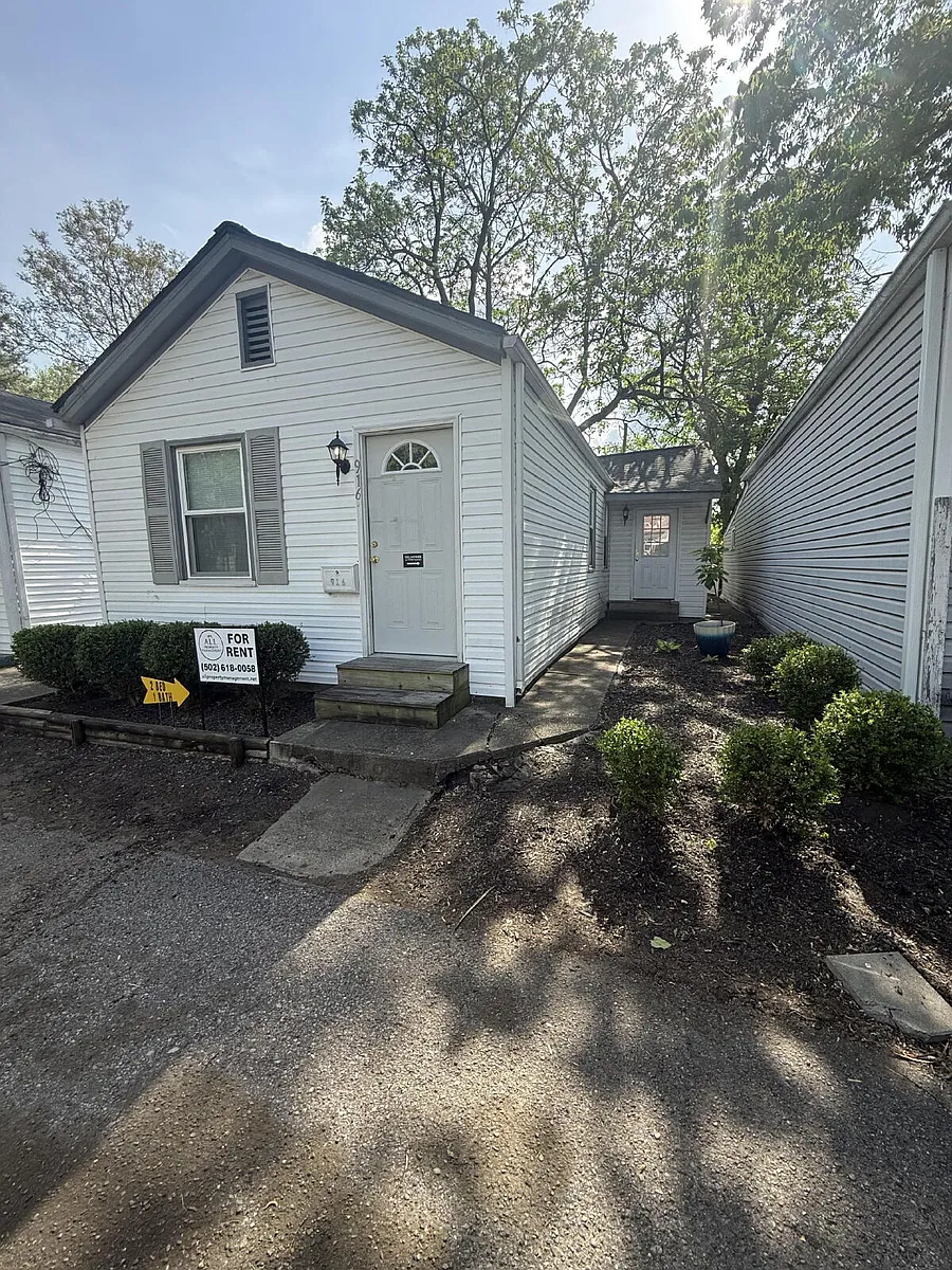Building Photo - 916 Schiller Ct