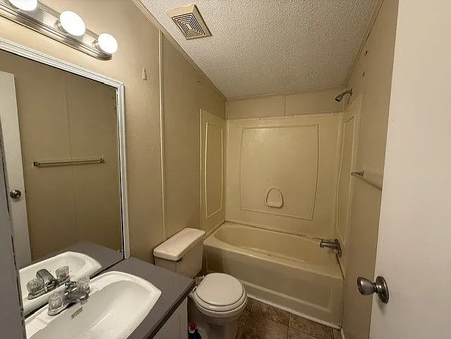 Woodlake (NC) — Photo 18