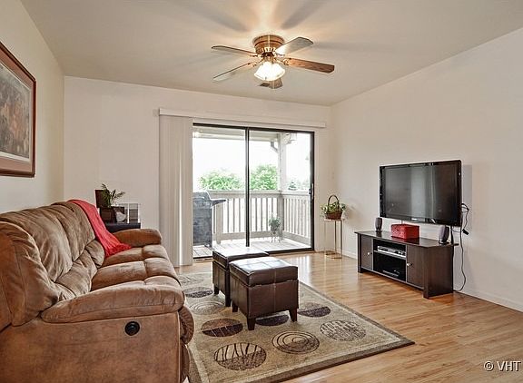 2nd image of 940 Surrey Dr APT 2B