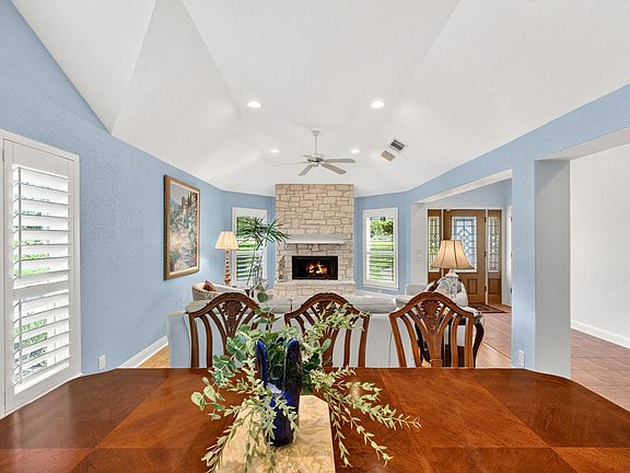 3rd image of 17 Stillmeadow Dr