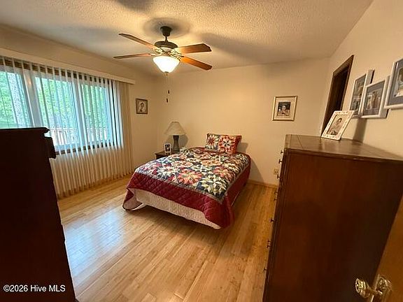 3rd image of 128 Royal Pine Lane