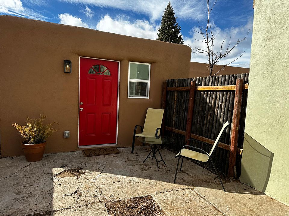 Private Court Yard It will be updated with a privacy fence and gravel surfacing