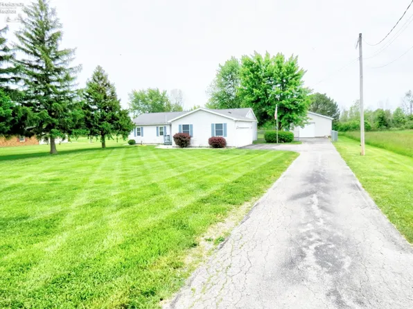 1560 W Fremont Rd, Port Clinton, OH 43452