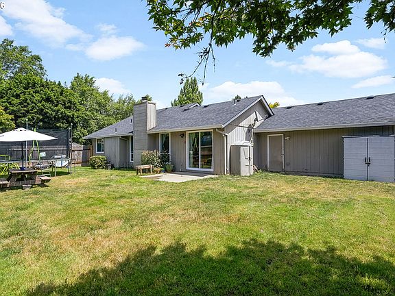 3rd image of 604 SW 2nd Ct