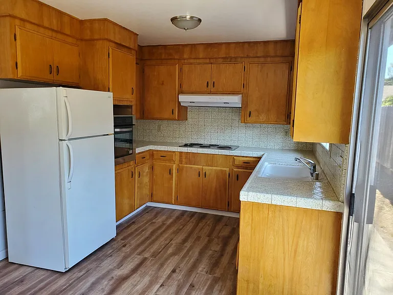 705 Sylvan Ave — Photo 7
