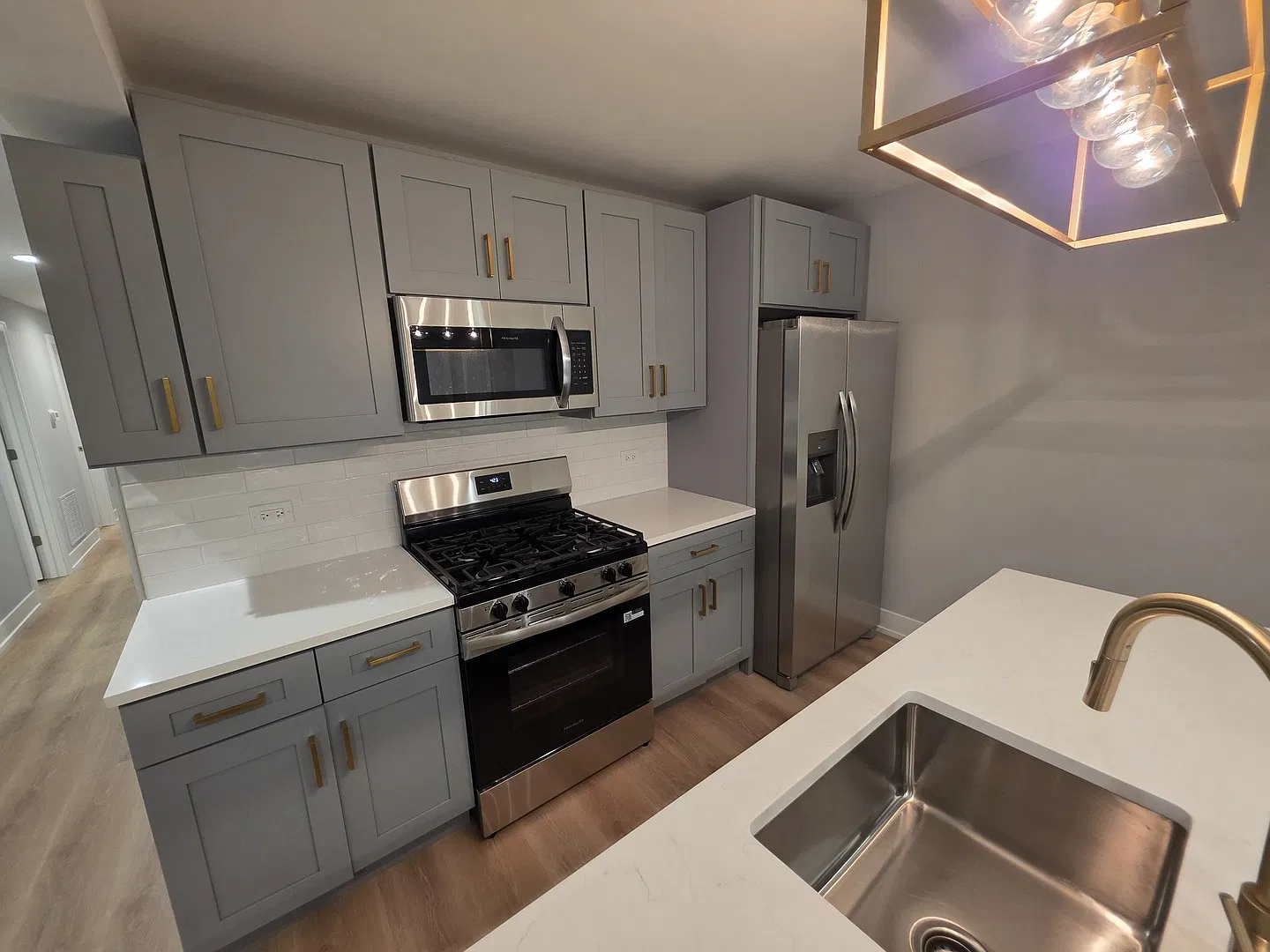 2442 W Wilson Ave — Photo 4