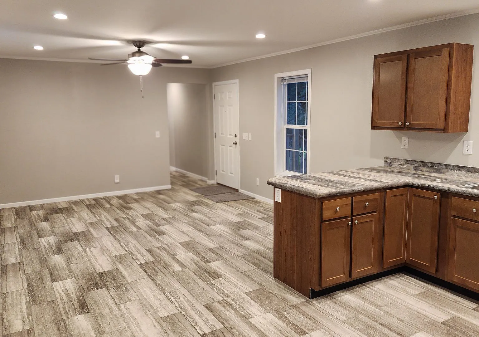 Single Family Manufactured Home — Photo 3