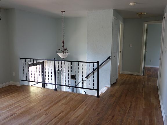 3rd image of 2187 Hemlock Dr
