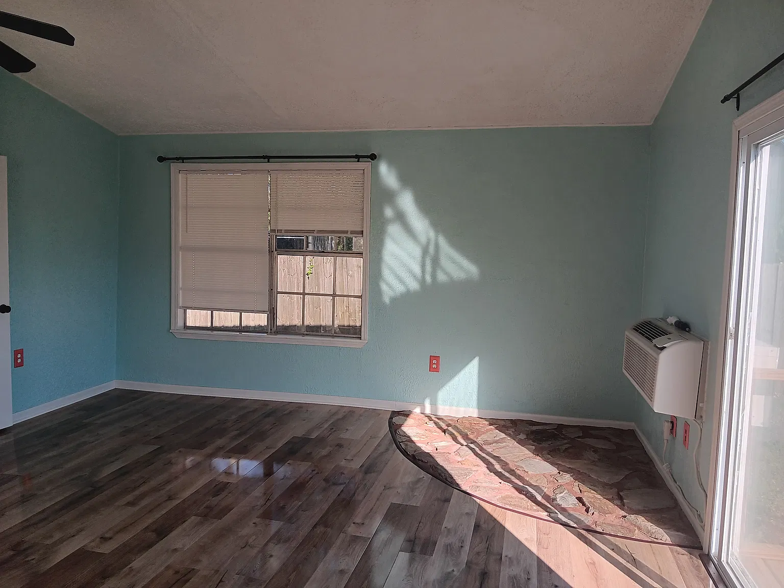 401 Carolina Dr — Photo 2