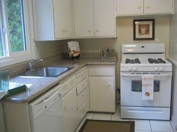 5th image of 628 Macarthur Dr