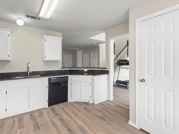 1708 Hillside Dr, Balch Springs, TX 75180