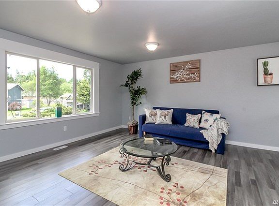 5th image of 30 E Pine Pl