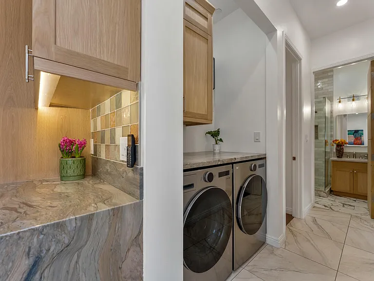 2534 Whitney Ave #A — Photo 24