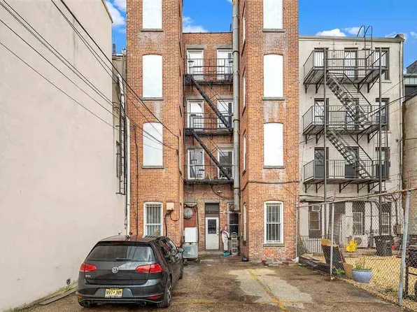 121 Washington Street image 7 of 11