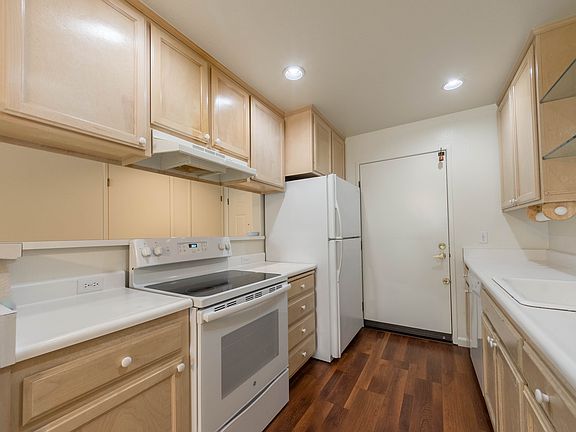 3rd image of 829 Jazz Ct