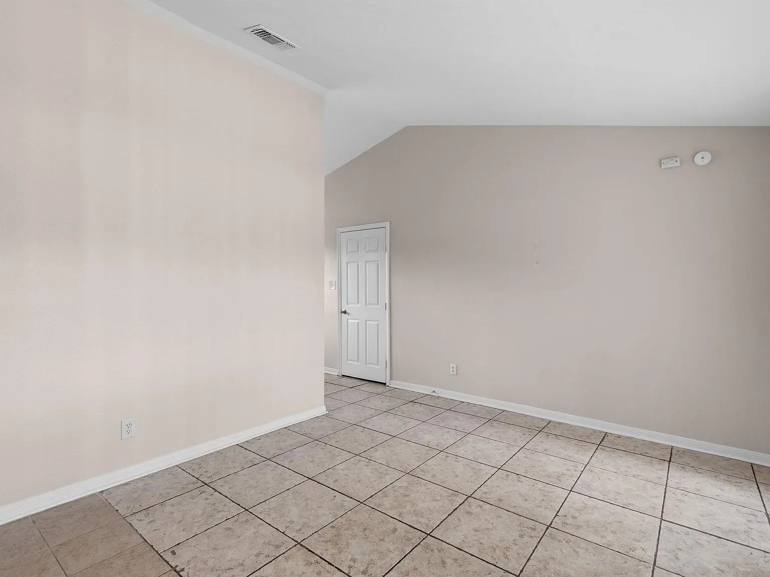 3 bed, 2.0 bath, 1498 sqft, $2,100 — Photo 2
