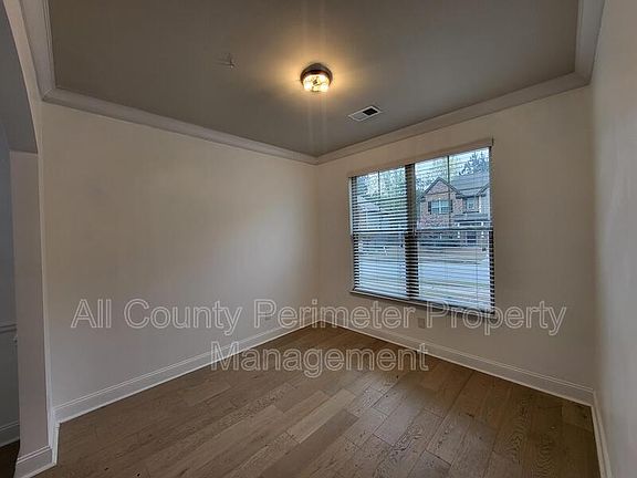 2nd image of 3748 Sycamore Bnd