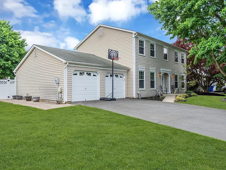 1044 Evelyn Dr — Photo 4