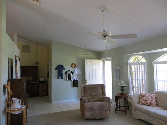 3rd image of 808 SE Starflower Ave