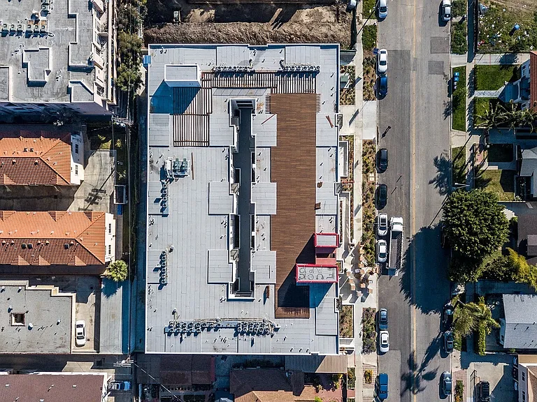 Lido Apartments - 4847 Oakwood — Photo 12