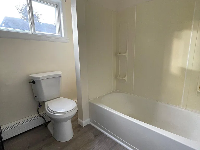 80 Main St #5 — Photo 3