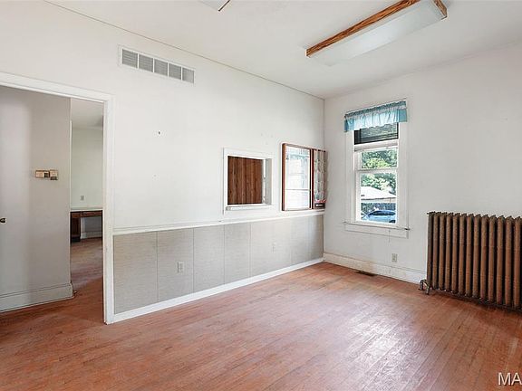 5th image of 2801 Brown St