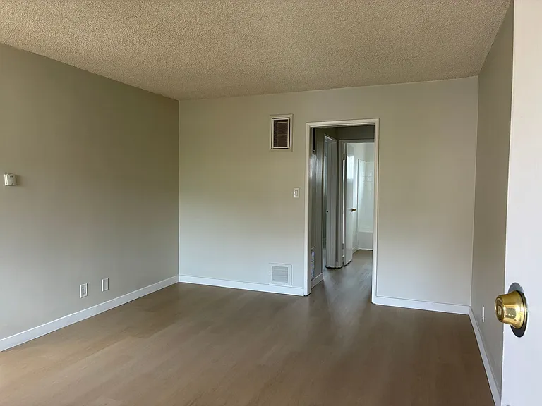 319 N Kenwood St — Photo 15