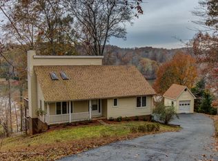 304 Woodlake Dr, Goodview, VA 24095