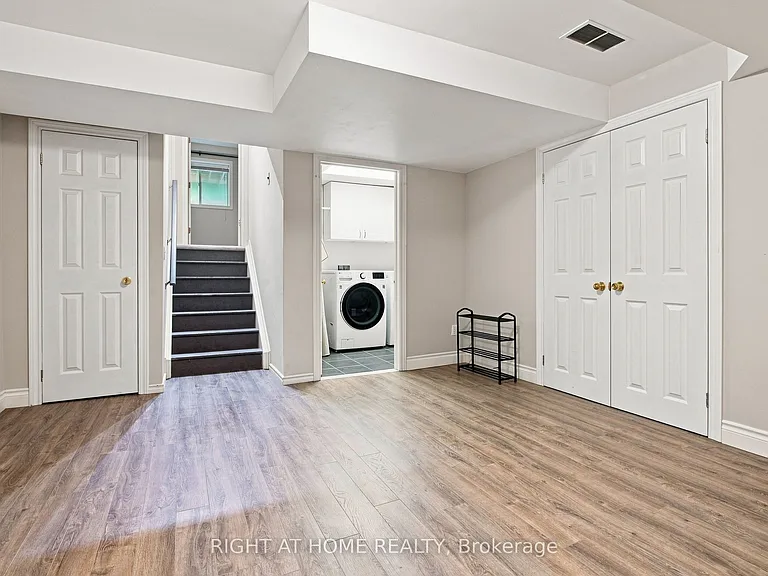 187 Clairfields Dr E — Photo 22