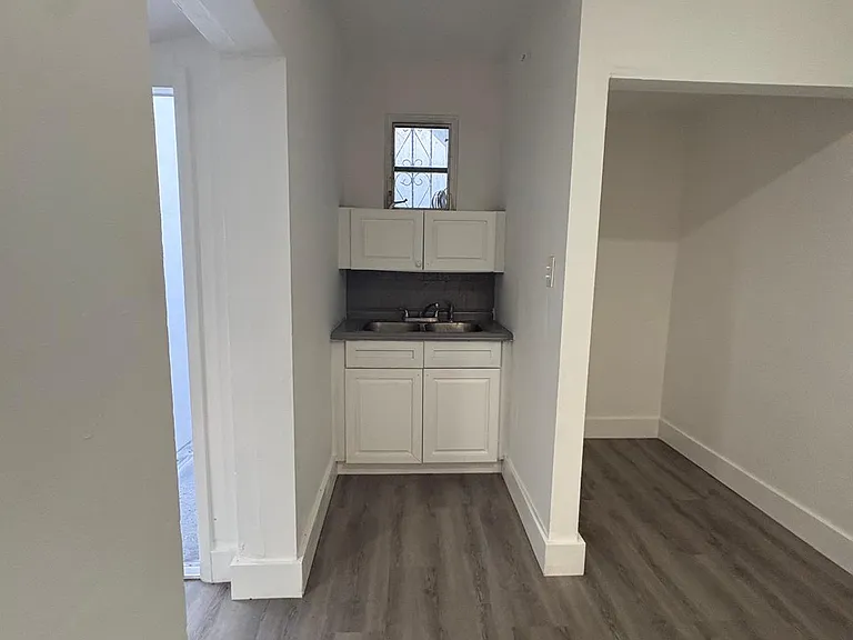 127 NW 9th Ave #11 — Photo 3