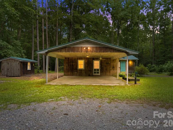 1083 Murdocksville Rd, West End, NC 27376