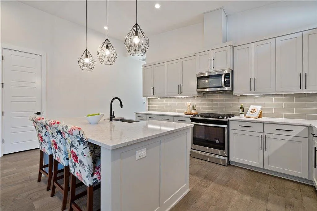 3 bed, 1800 sqft, $3,200 — Photo 4
