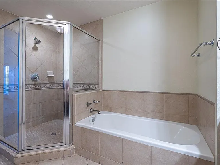 1362 Centre Court Ridge Dr #101 — Photo 17