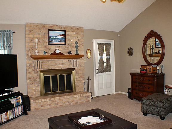 5th image of 1501 E James St
