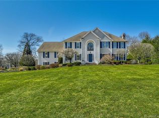 11 Roseview Ct, Trumbull, CT 06611