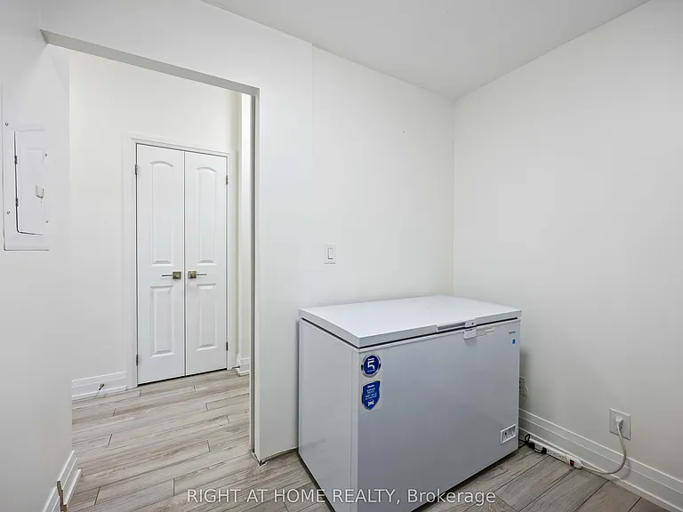 1060 Sheppard Ave W #1521 — Photo 11