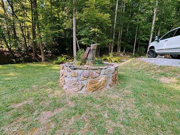 5th image of 556 Racking Rock Rd