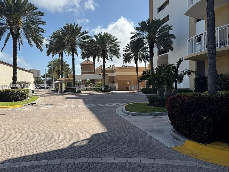 1755 Hallandale Beach Blvd #2505E — Photo 36