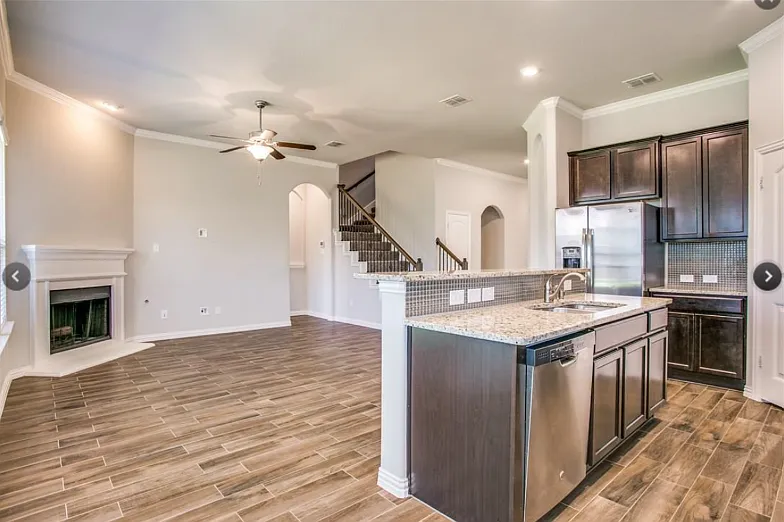 3 bed, 2423 sqft, $2,600 — Photo 4