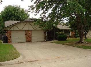 10108 Dale Ln, Yukon, OK 73099