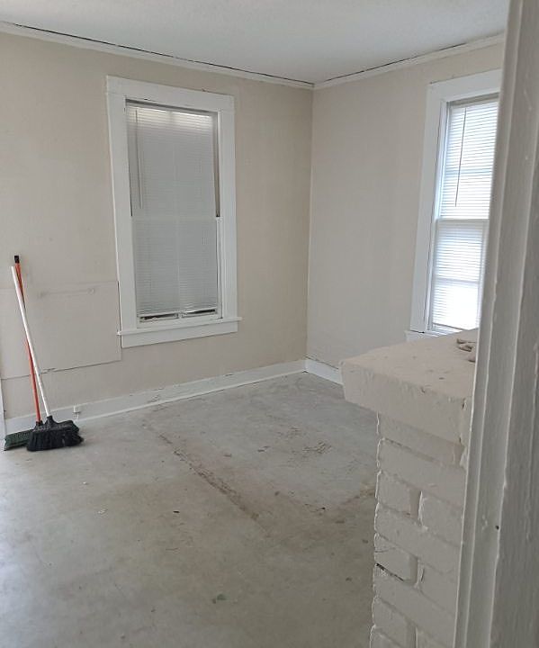 1st image of 256 E Richmond Ave