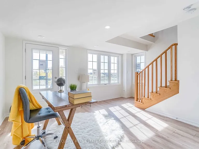 245 Royal Northern Path — Photo 14