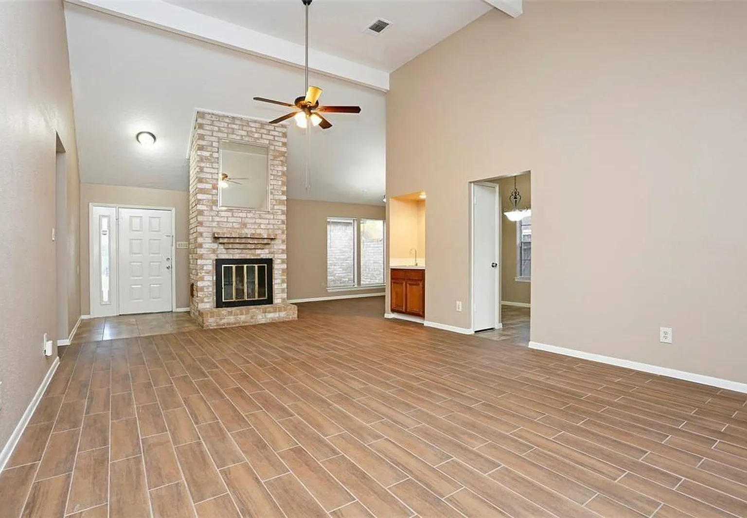 3 bed, 2.0 bath, 1730 sqft, $1,845 — Photo 3