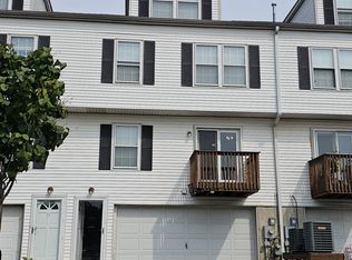 11 Carre Ave, Essington, PA 19029