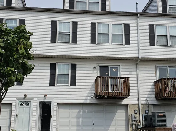 11 Carre Ave, Essington, PA 19029