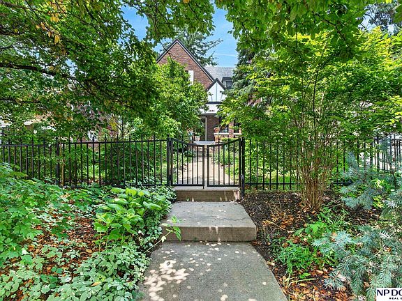 4th image of 5636 Leavenworth St