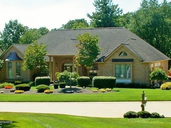 5500 Crystal Creek Ln, Washington, MI 48094