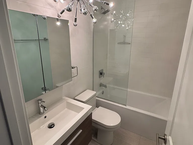 2457 W Irving Park Rd #2W — Photo 14