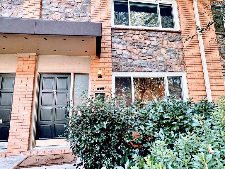 100 Biscayne Dr NW #A4 — Photo 1