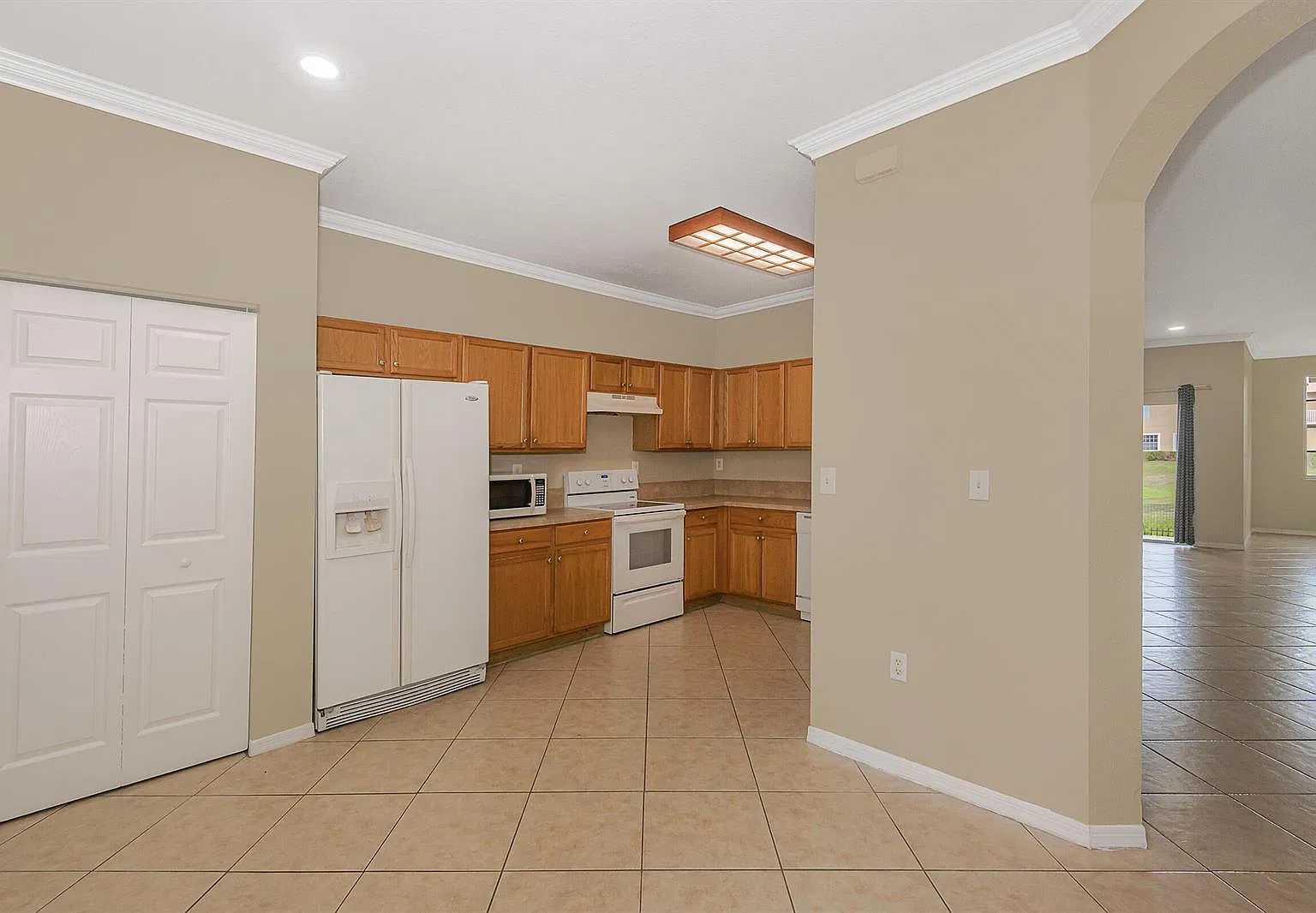 3 bed, 3.5 bath, 1954 sqft, $3,050 — Photo 4